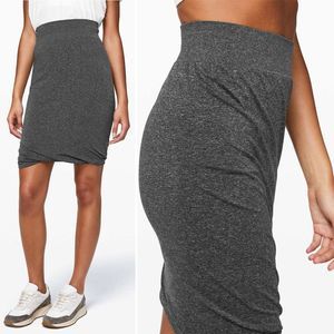 Lululemon Boulevard Bliss Skirt 2 Heather Grey High Waist Mini Black White